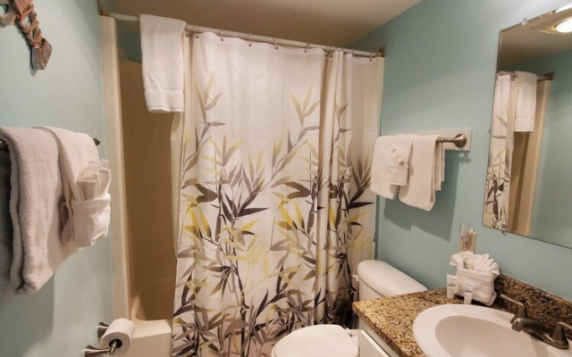 Don's Bonita Beach & Tennis Club