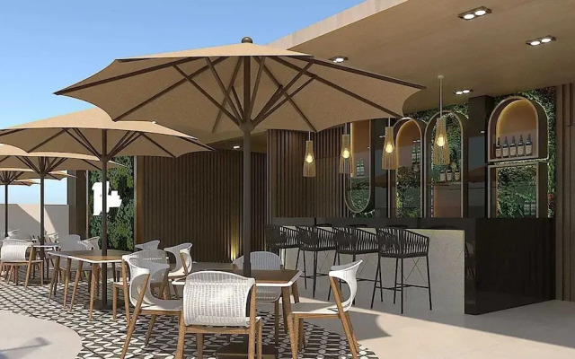 UMA Hotel and Residences