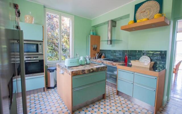 Villa avec vue et piscine à moins d'1h de Paris