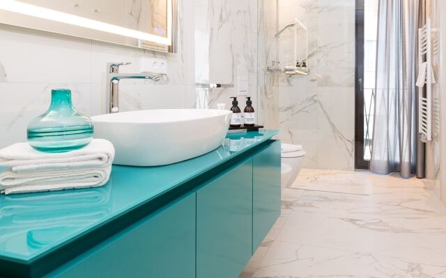 ANTON . Luxury stay