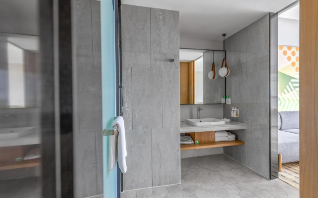 Holiday Inn Guangzhou South Lake by IHG