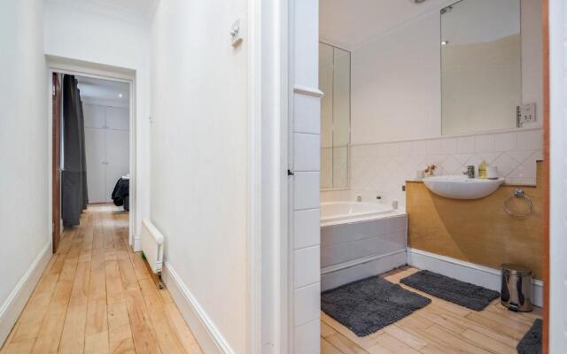 Earl's court 2 Bed Apartment Nevern Square 4