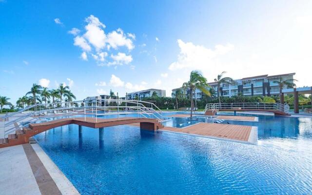 True Beachfront Condo - Corazon