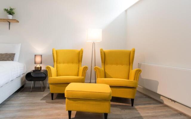 Clean and modern nassau canal apartment