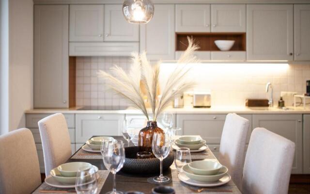 Silver Willow Luxury Apartment