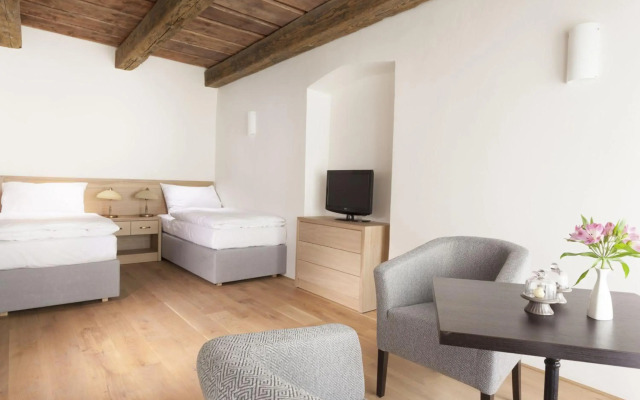 Hotel At the White Lily