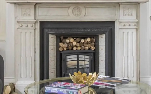 Stunning 4-bed Property in London-parking & Garden