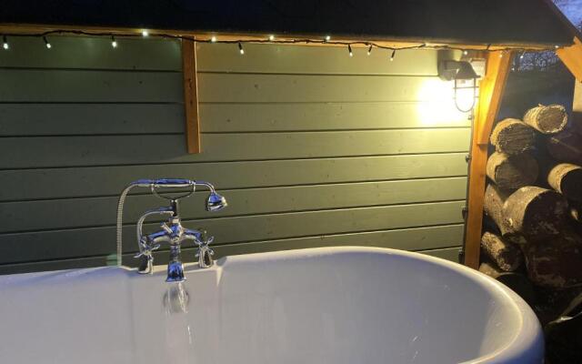 Cozy Carluke Lodge Retreat