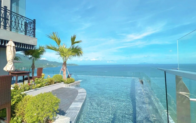 Peninsula Hotel Danang