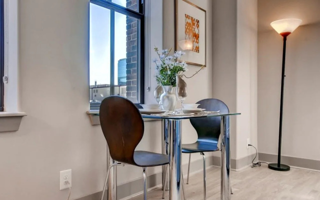 10 Light by Global Luxury Suites