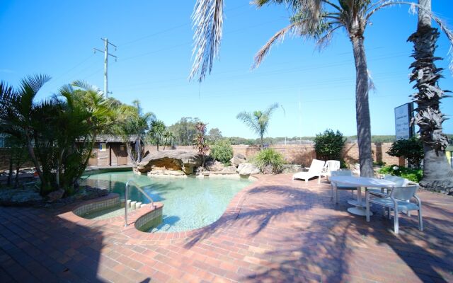 Lakeside Inn (ex. Oasis Resort & Village)