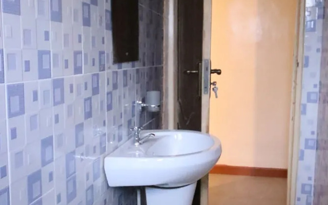 Lux Suites Ebony Mara House