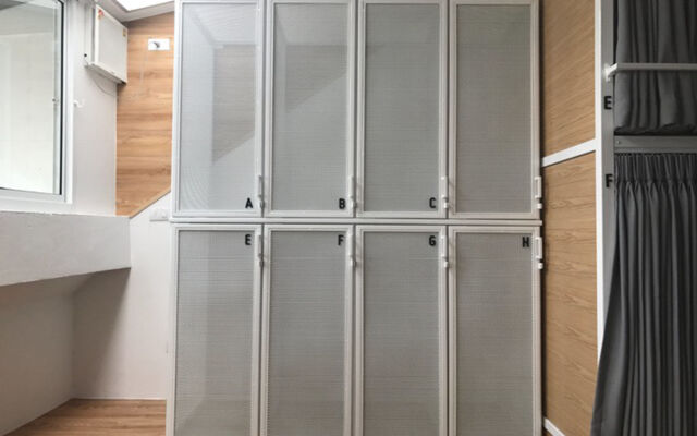 Bed One Block Hostel