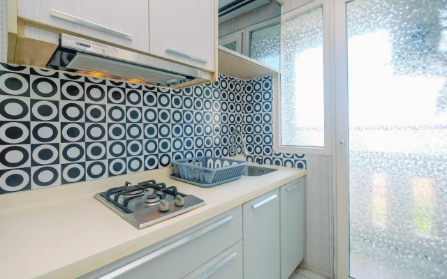 Lovely Studio Green Pramuka Apartment near Shopping Center