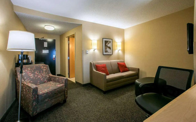 Cambria Suites Indianapolis Airport