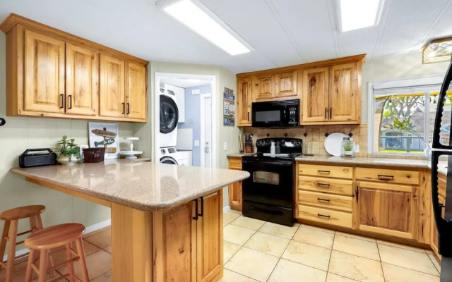 Beautiful and Relaxing Lakefront Getaway