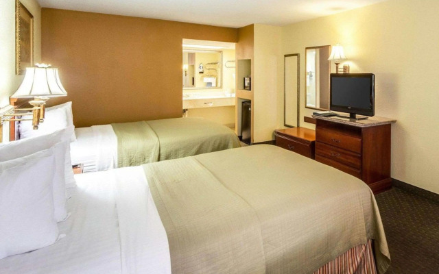 Econo Lodge Inn & Suites Eagle Pass