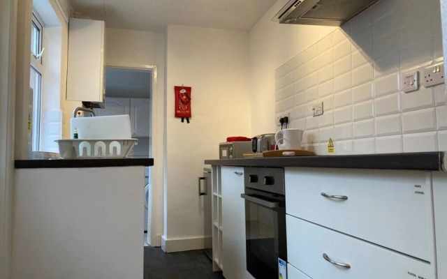 Cv21 3SG Whole 2-bed House in Rugby