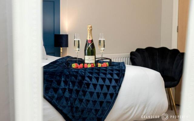 Elegant 2bed Apt- Bmouth Beach Front with Parking