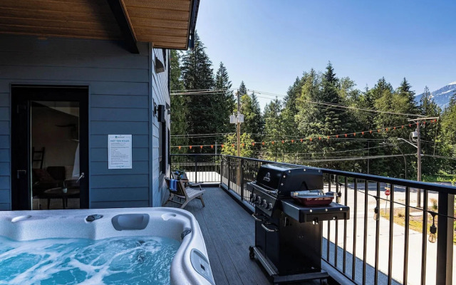 Hemlock Hangout By Revelstoke Vacations