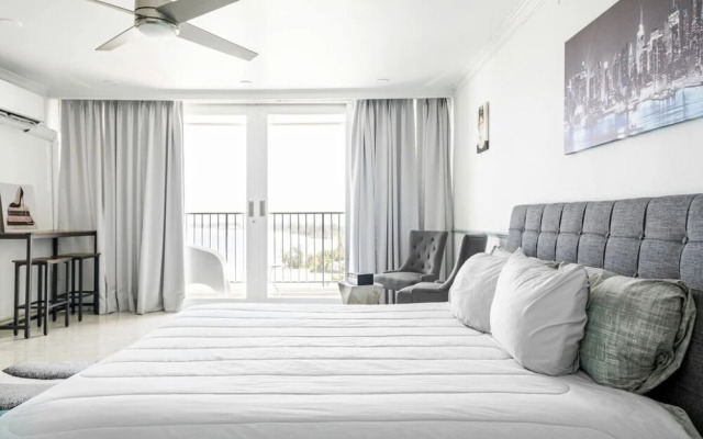 Stylish Suite With Ocean Views
