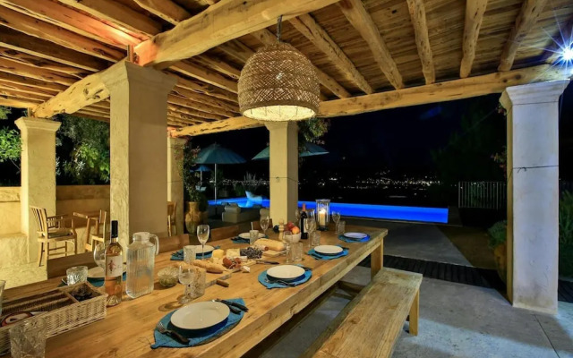 Cozy Holiday Home With Outdoor Cinema