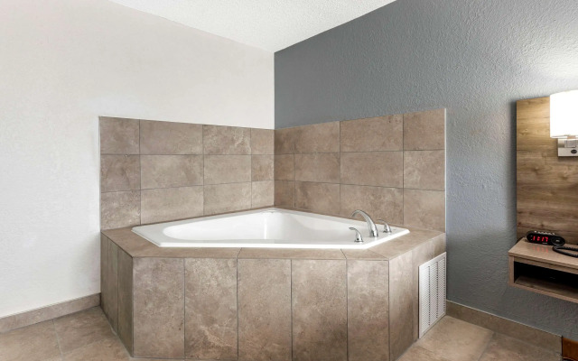 Quality Inn & Suites Sulphur Springs