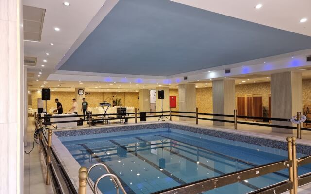 Ararat Hotel