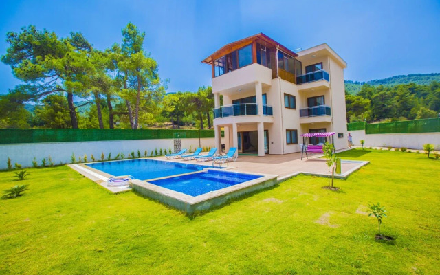 Villa Belen by Akdenizvillam