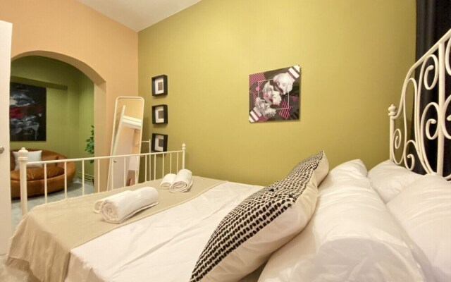 Lovely Home With Backyard in Cihangir