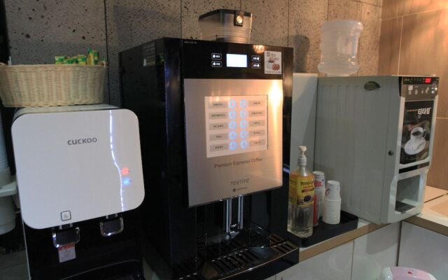 Max Hotel