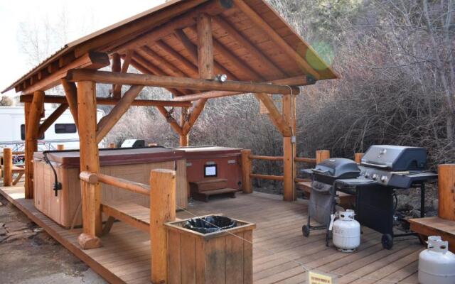 Ute Bluff Lodge