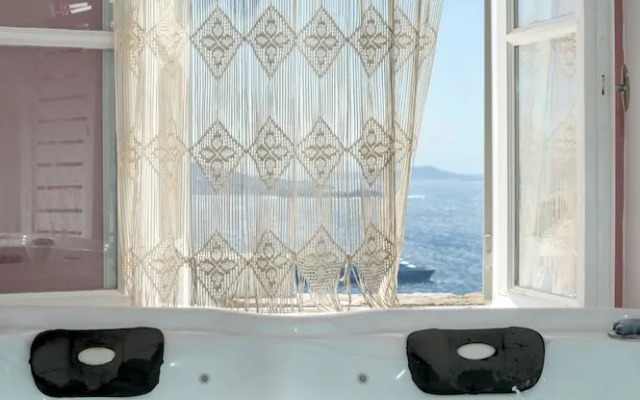 Amelie Suites