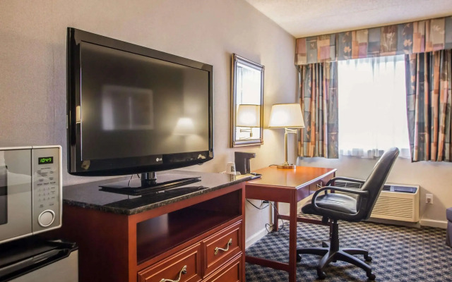 Quality Inn and Suites St Charles - West Chicago