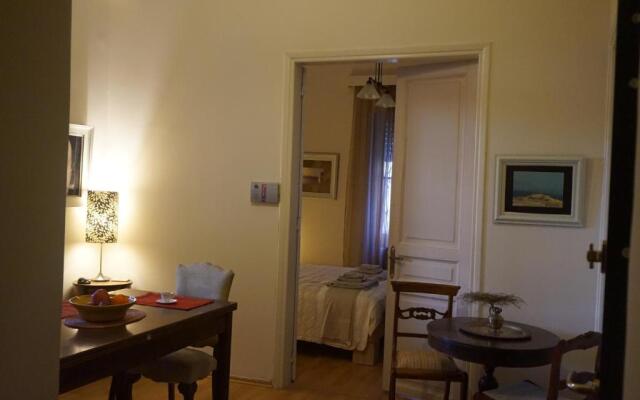 Independent entrance Apt - 130M2 - Garden - Private Parking