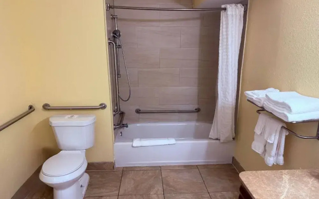 Days Inn by Wyndham St. Petersburg / Tampa Bay Area