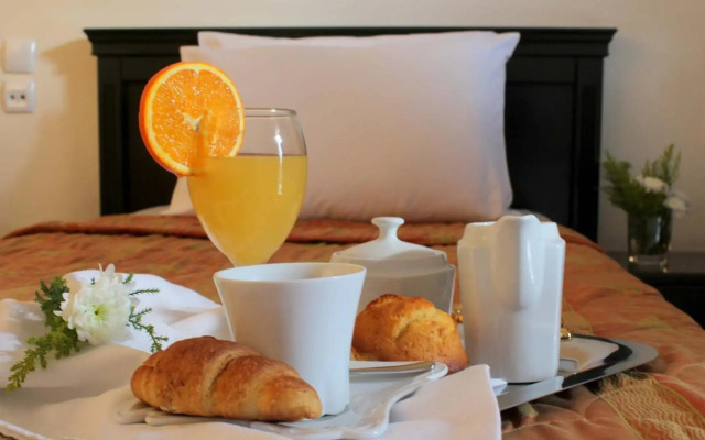 Famissi Eden Hotel
