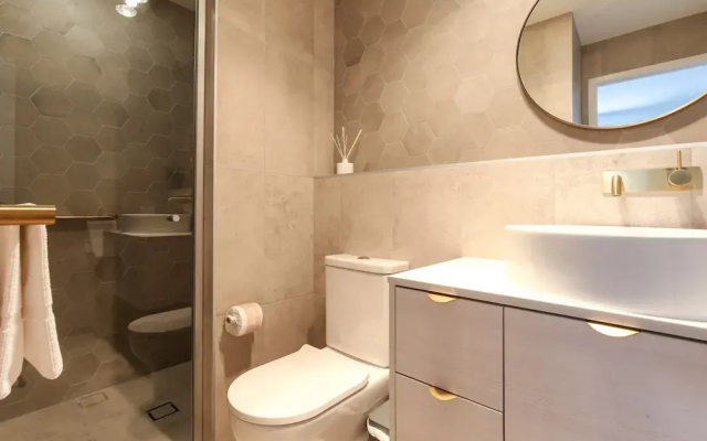 Elegant 2-bed Apartment With Stunning Views