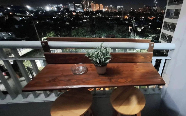 Homey 1BR With Balcony City View in Grace Res