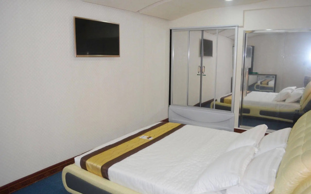 999 Hotel