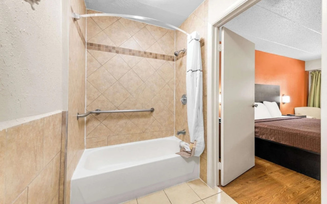 Econo Lodge Charlotte Airport