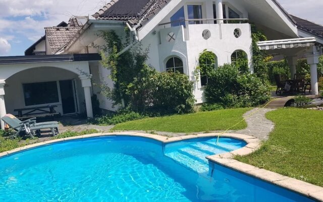 Exclusive Apartment In Villa With Private Garden