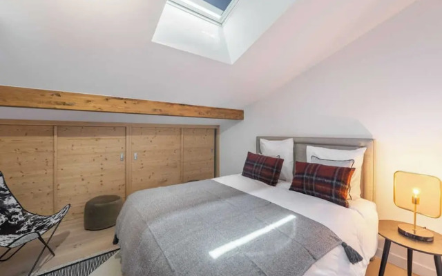 4 Bedroom Duplex With Large Balcony and Parking