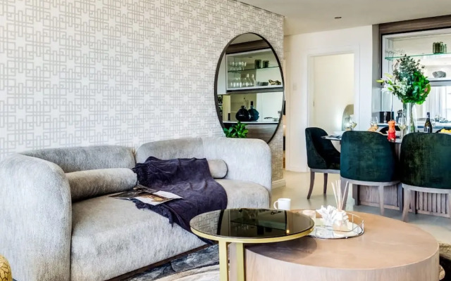 Unwind at Contemporary Alanda Apartment