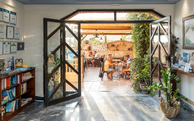 Erato Hotel