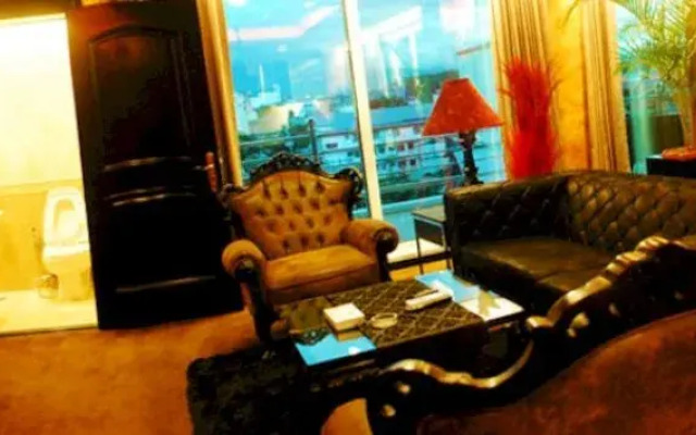 Fields Plaza Suites
