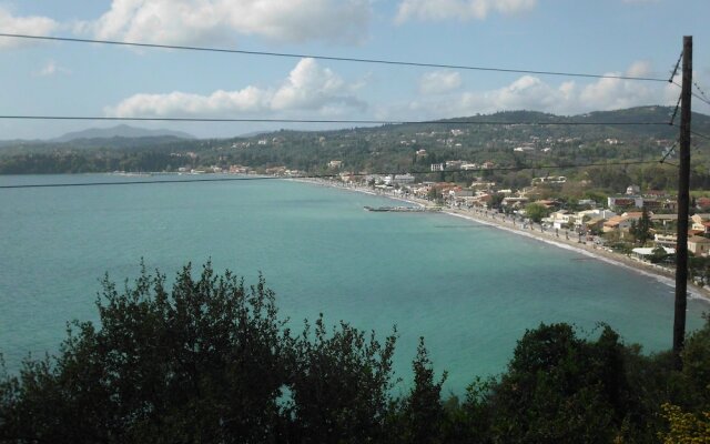 Tom's House/2 Between Paleokastritsa Dassia Ipsos!
