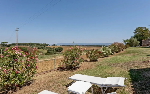 Cozy Farmhouse With Pool