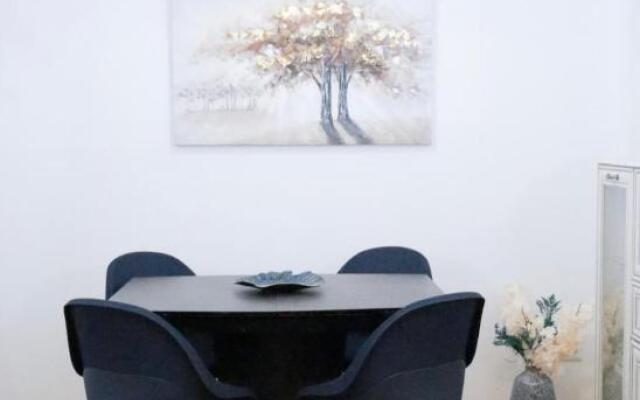 Charming & Large Flat near CentralStation Apt7