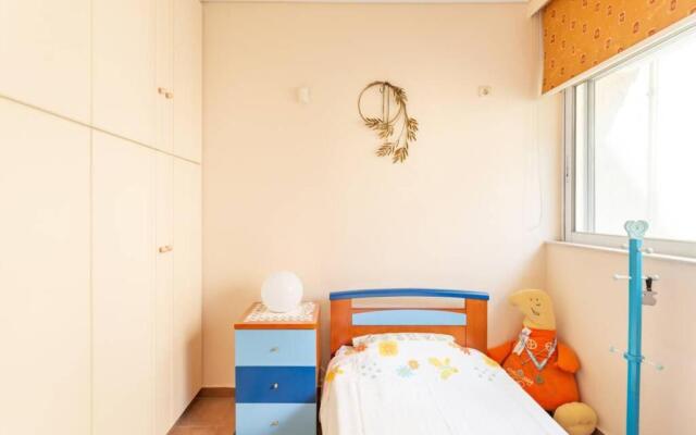 Two Bedroom Apartment Near Alimos Marina !